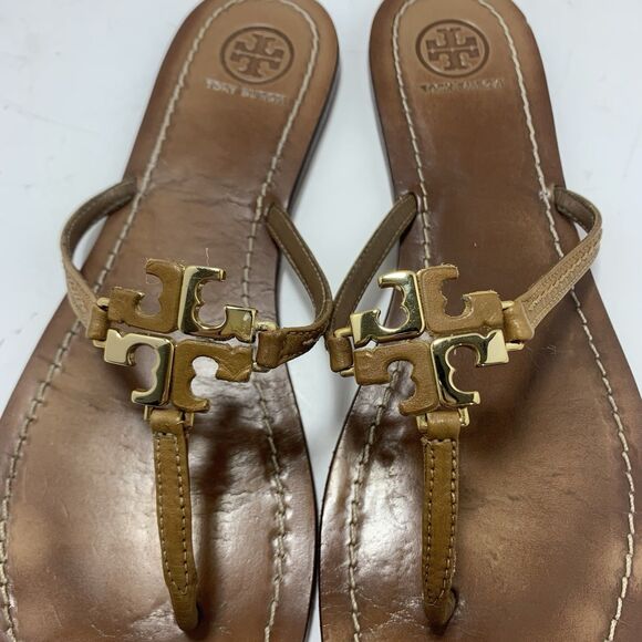 Tory Burch Golden Metal Logo T-Strap Leather Flat Sandals Size 9 Womens - Picture 3 of 11